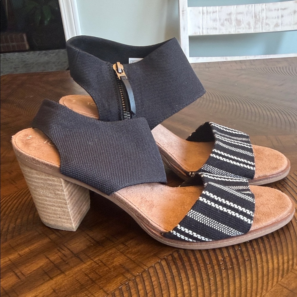 Toms Black and Tan Striped Sandals - Picture 4 of 4
